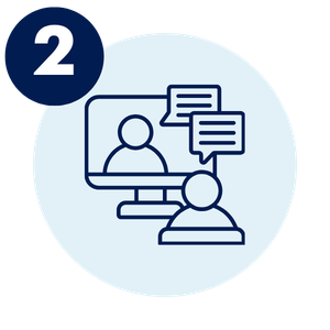 Icon of a virtual meeting with people and chat bubbles.